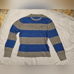 American Eagle Mens knit long sleeve shirt. Sz Large. Light gray/blue striped.